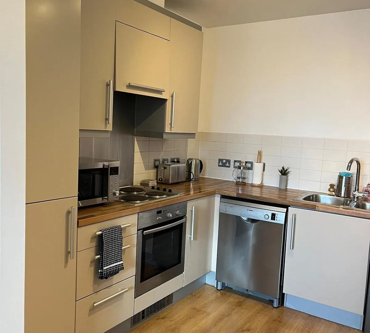 Amazing & Homely & Quiet 1 Bd Apt London Apartment